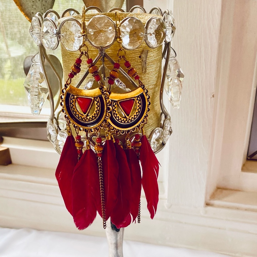 Used feathered dangle earrings w/imperfections  🪶